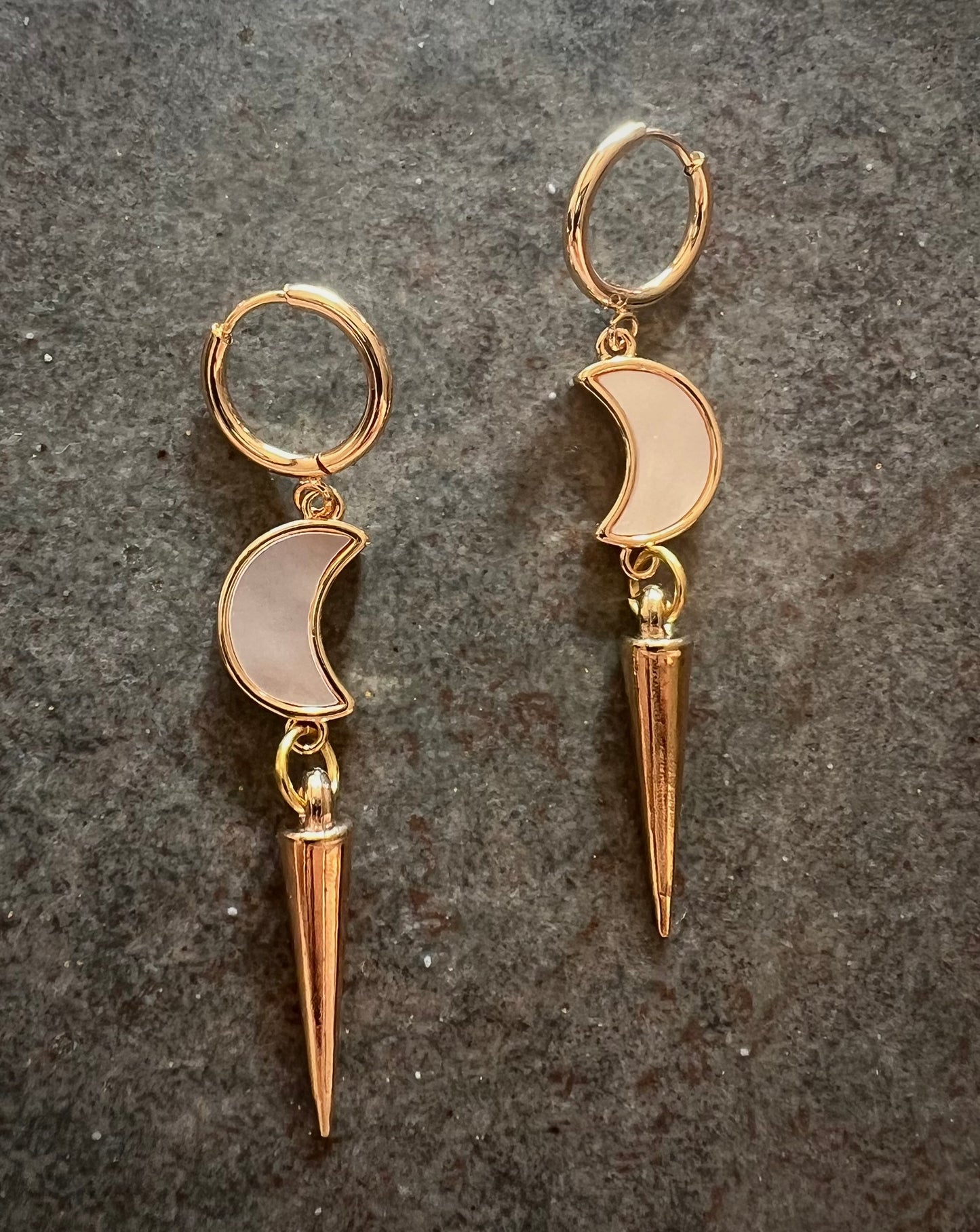 Opal moon dagger