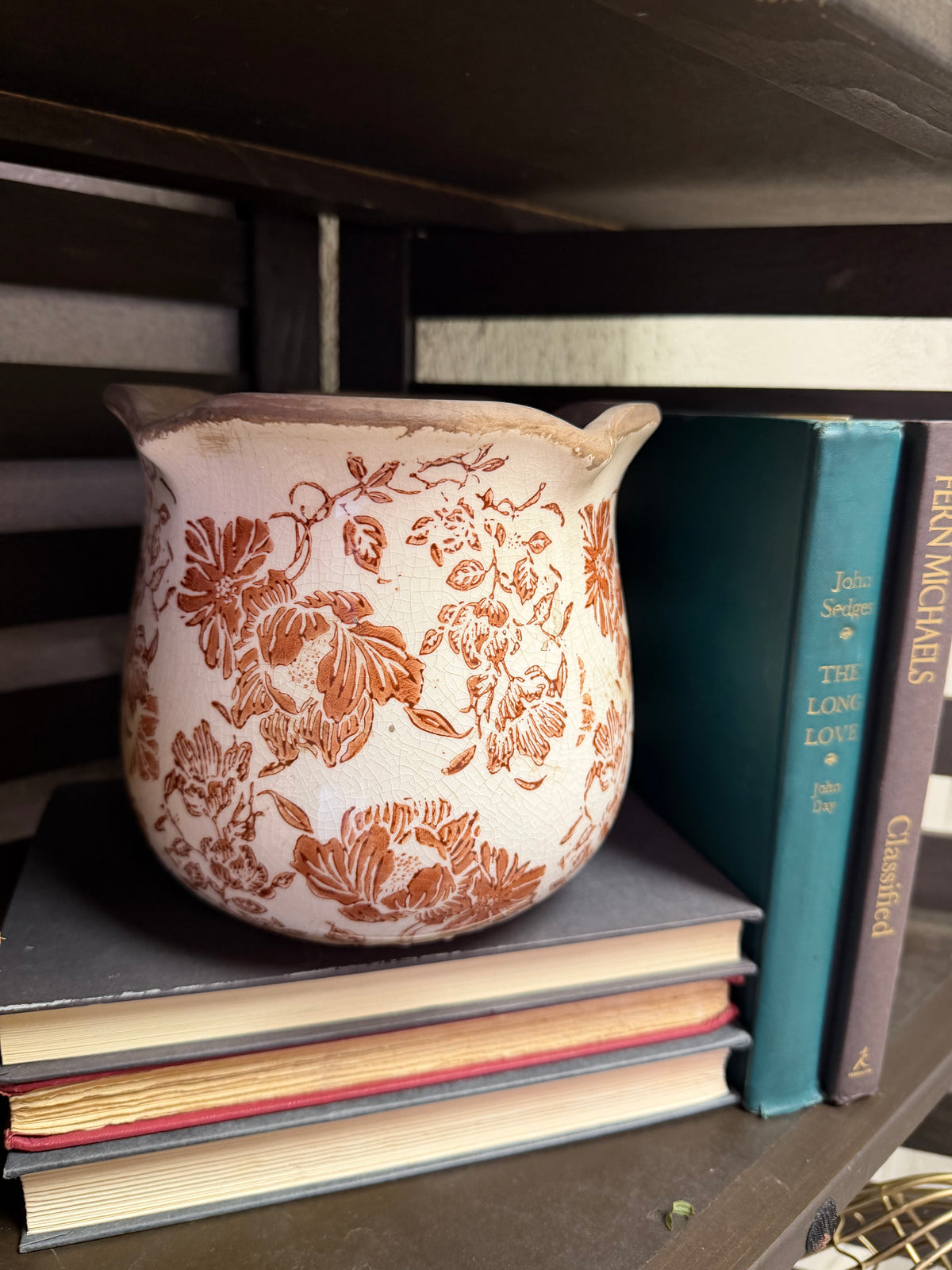 Vintage floral pot