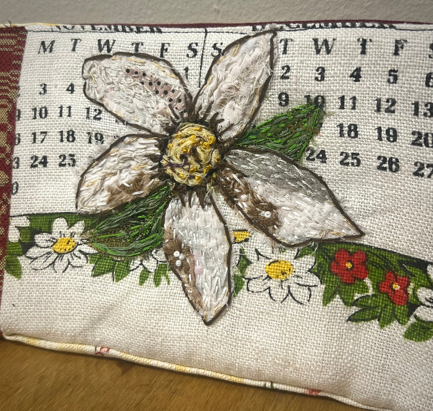 Daisy Zipper Pouch / slow stiched