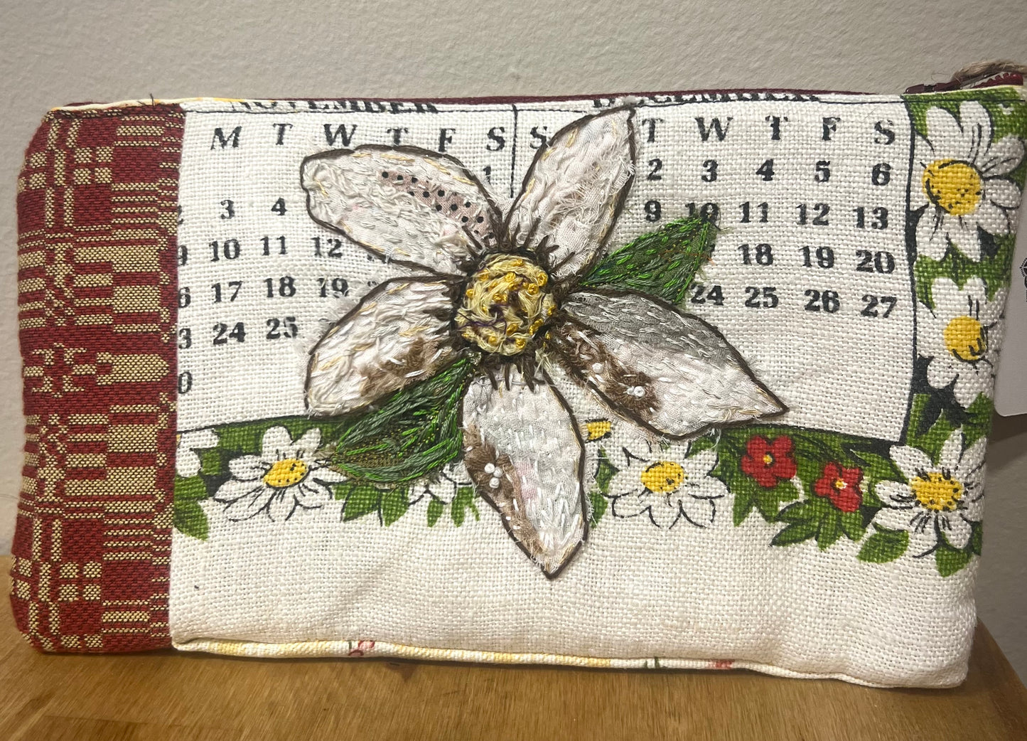 Daisy Zipper Pouch / slow stiched