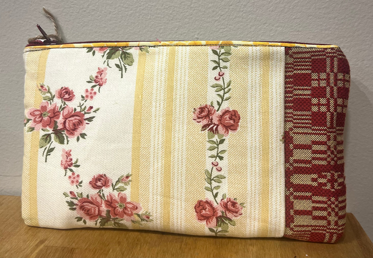 Daisy Zipper Pouch / slow stiched