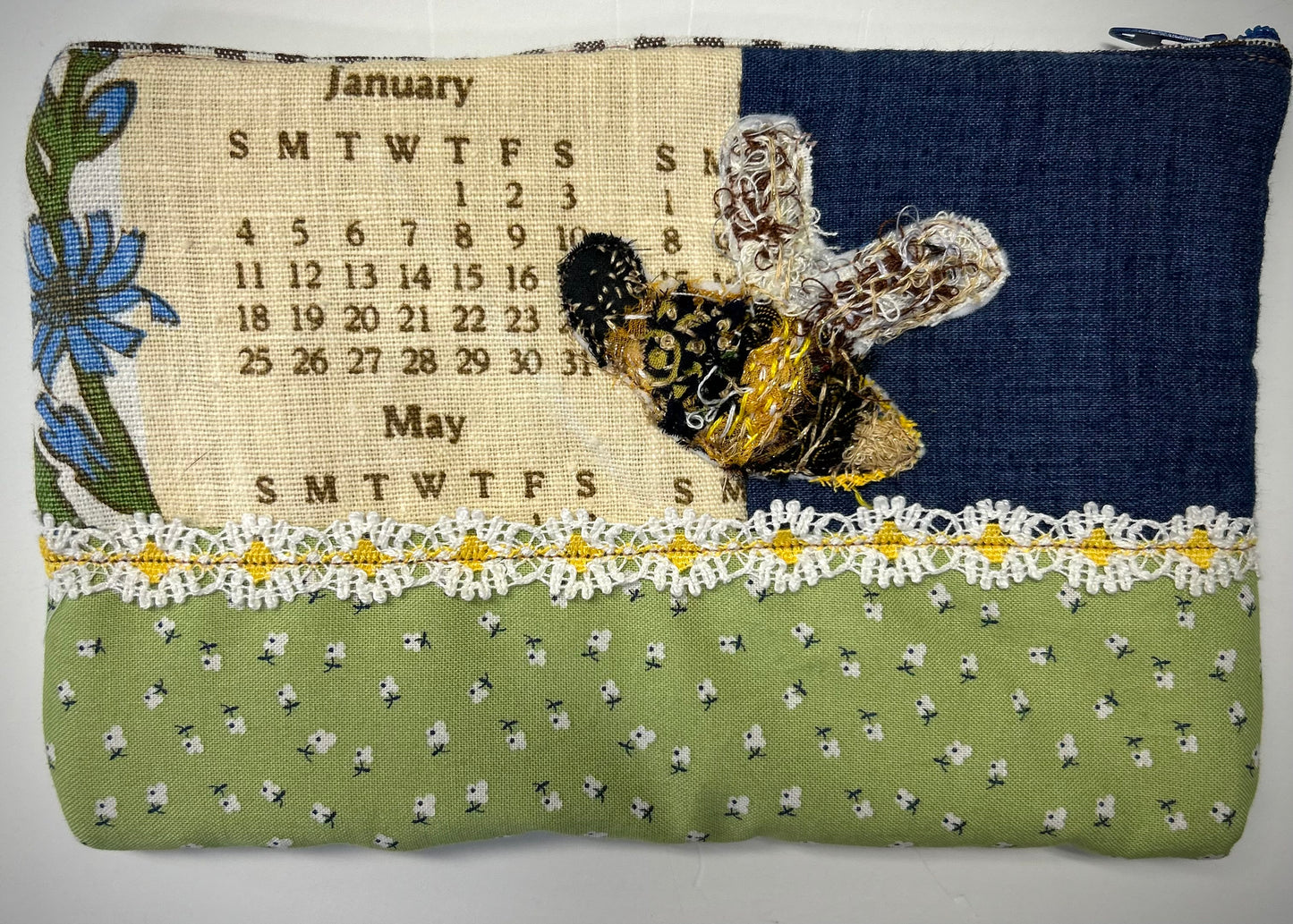 Bumble Bee Zipper Pouch