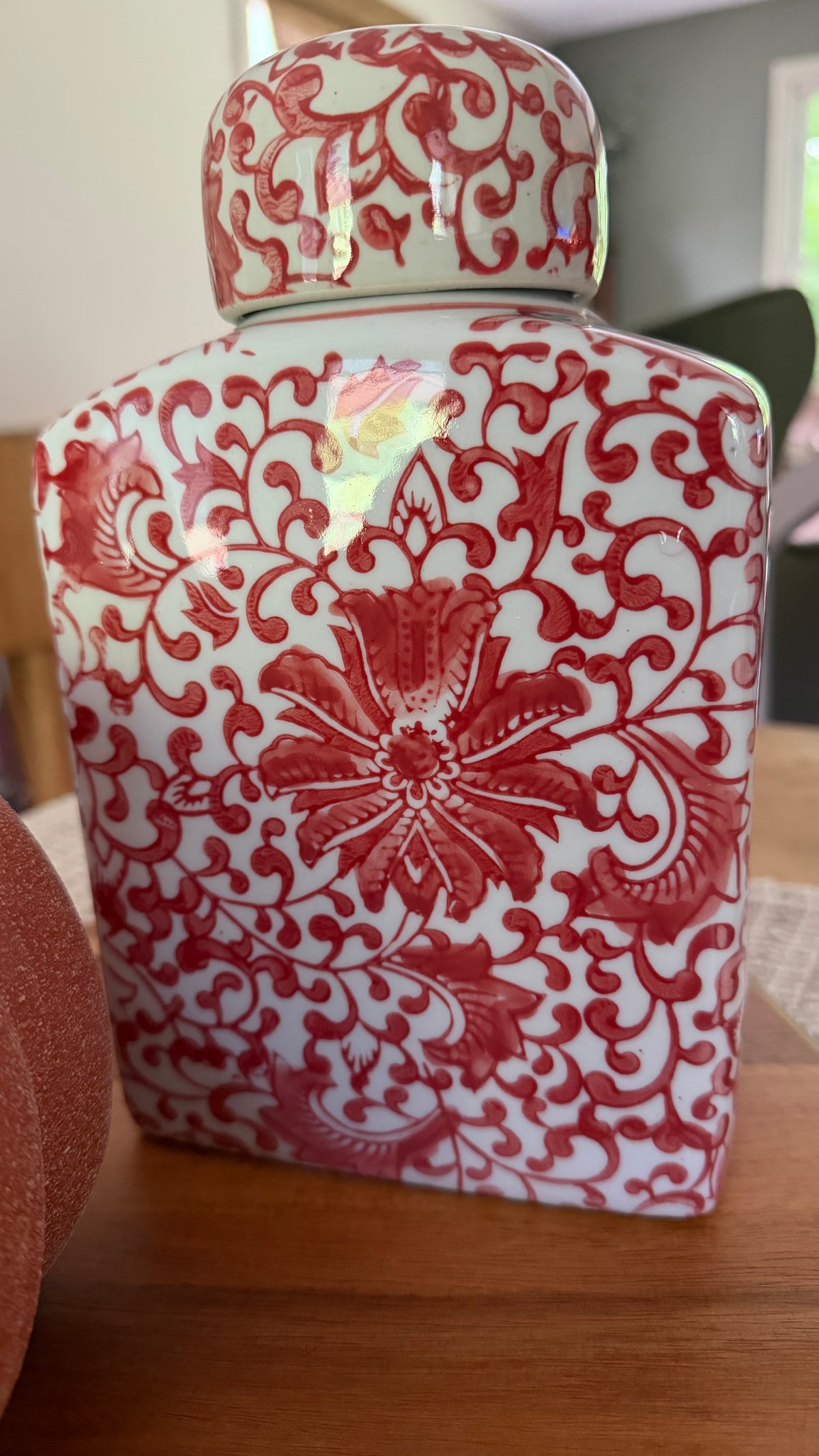Porcelain vase w/ lid