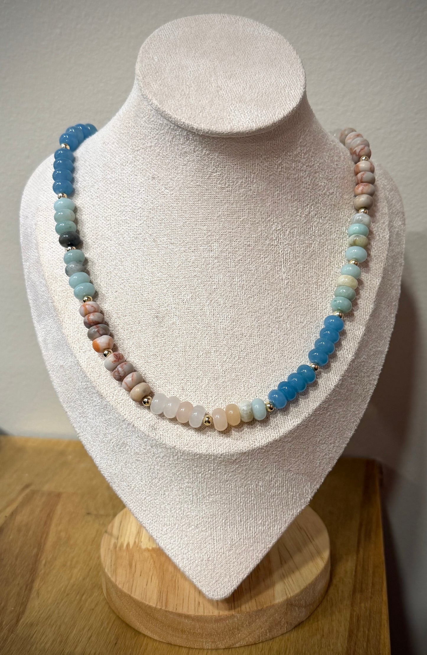 Beachy Netural / Beaded Necklace