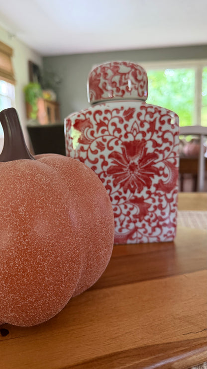 Porcelain vase w/ lid