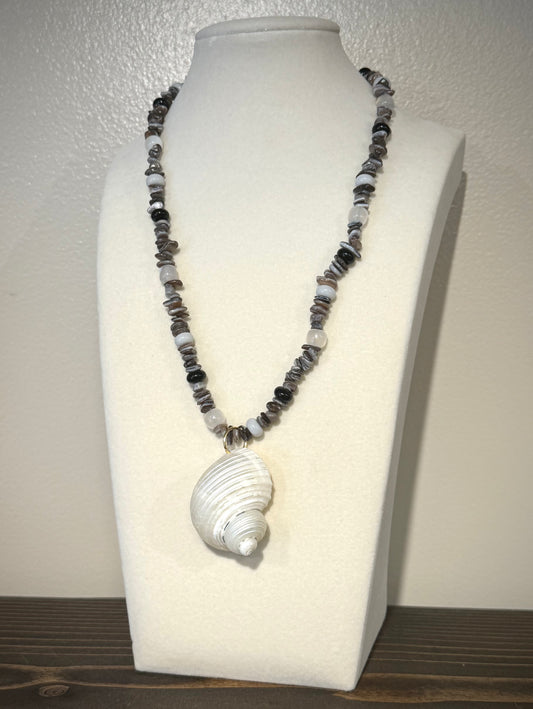 Pebble Beach + Shell / Beaded Necklace