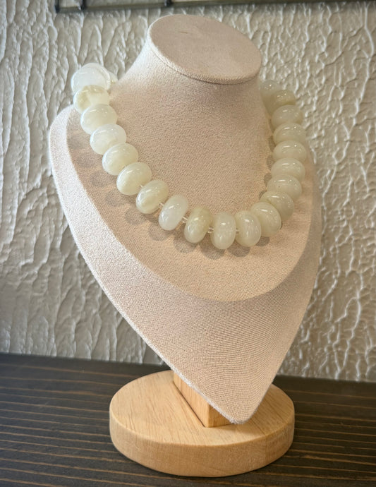 Creamy Whtie / Chunky Beaded Necklace