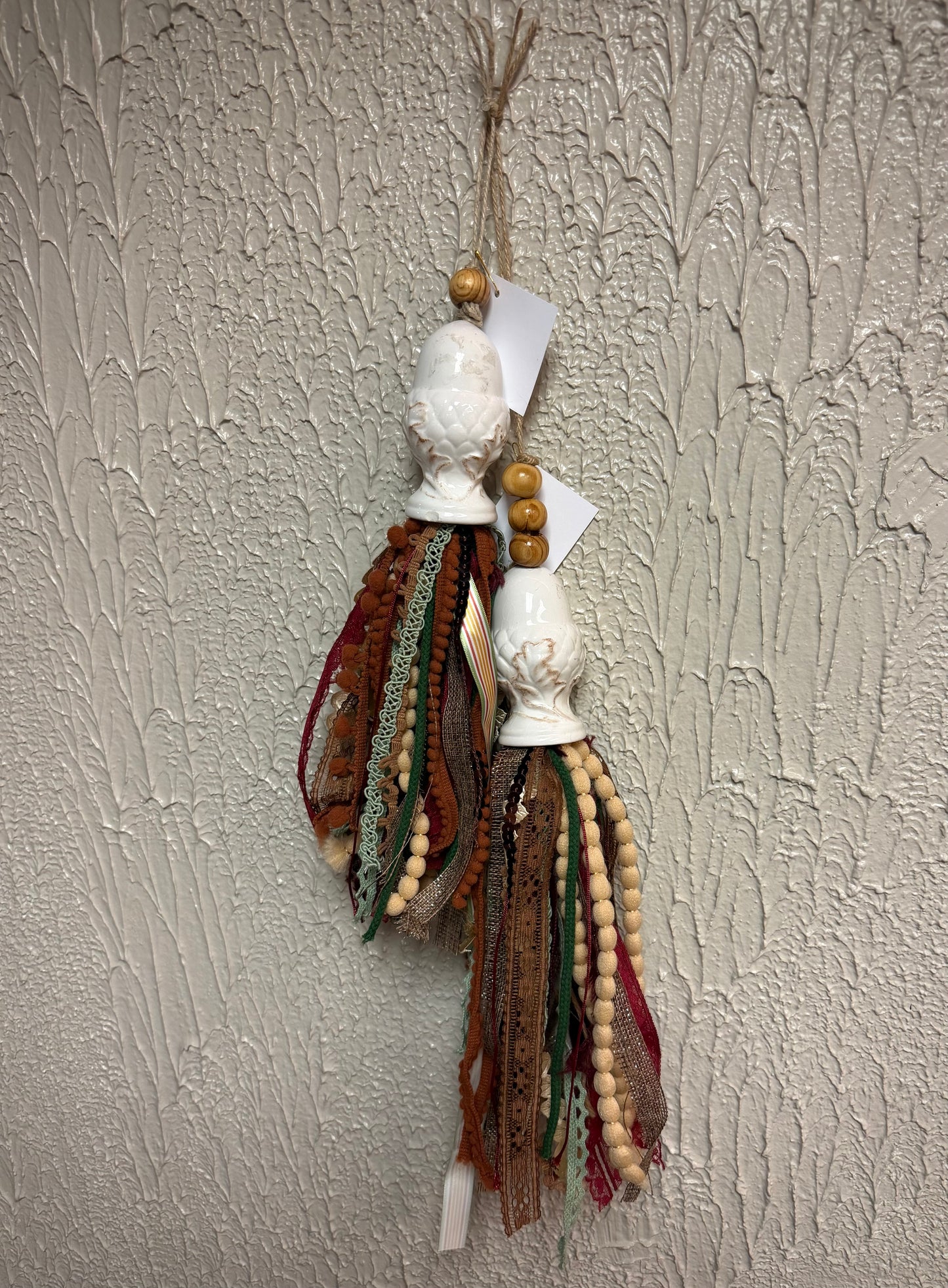 Fancy Nancy / salt and pepper tassel