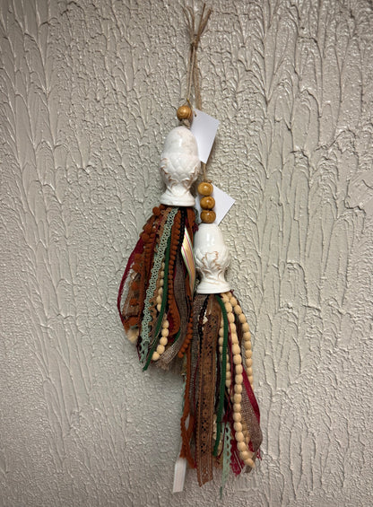 Fancy Nancy / salt and pepper tassel