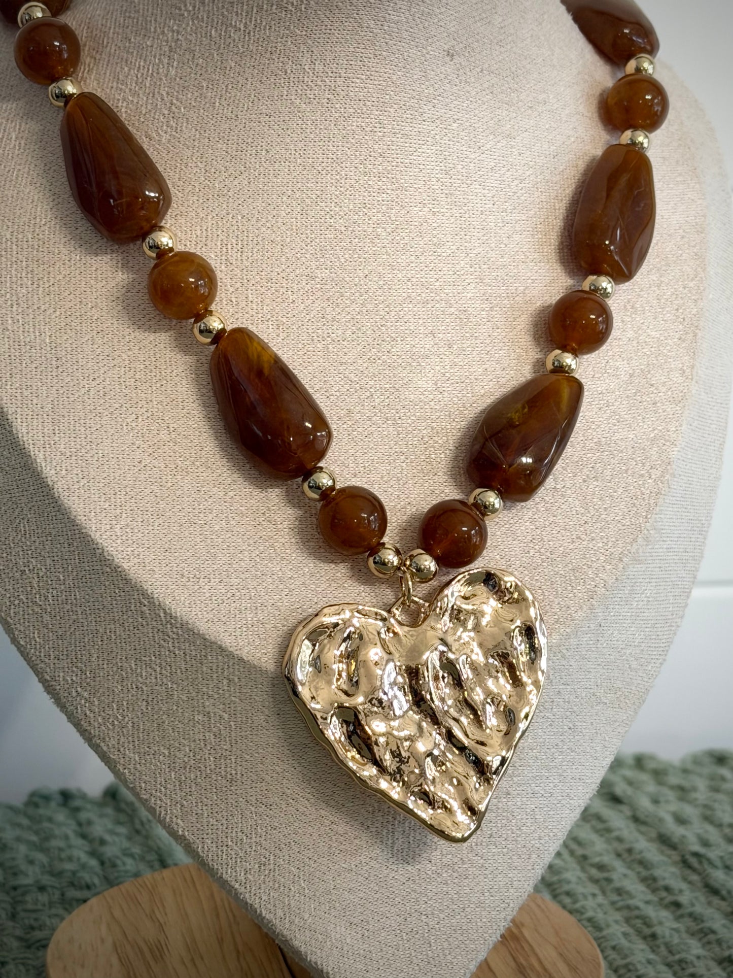 Beaded Necklace / Brown & Heart