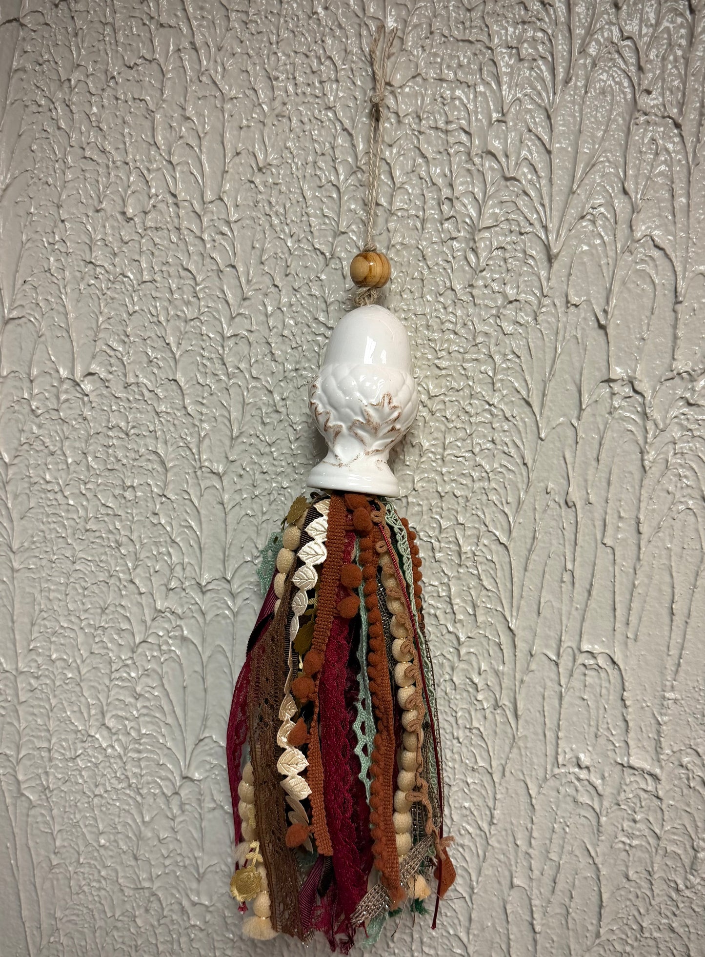 Fancy Nancy / salt and pepper tassel
