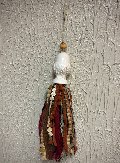 Fancy Nancy / salt and pepper tassel
