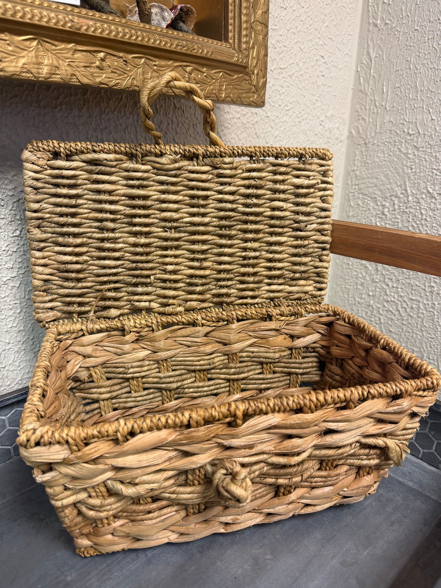 Wicker knotted flip lid basket