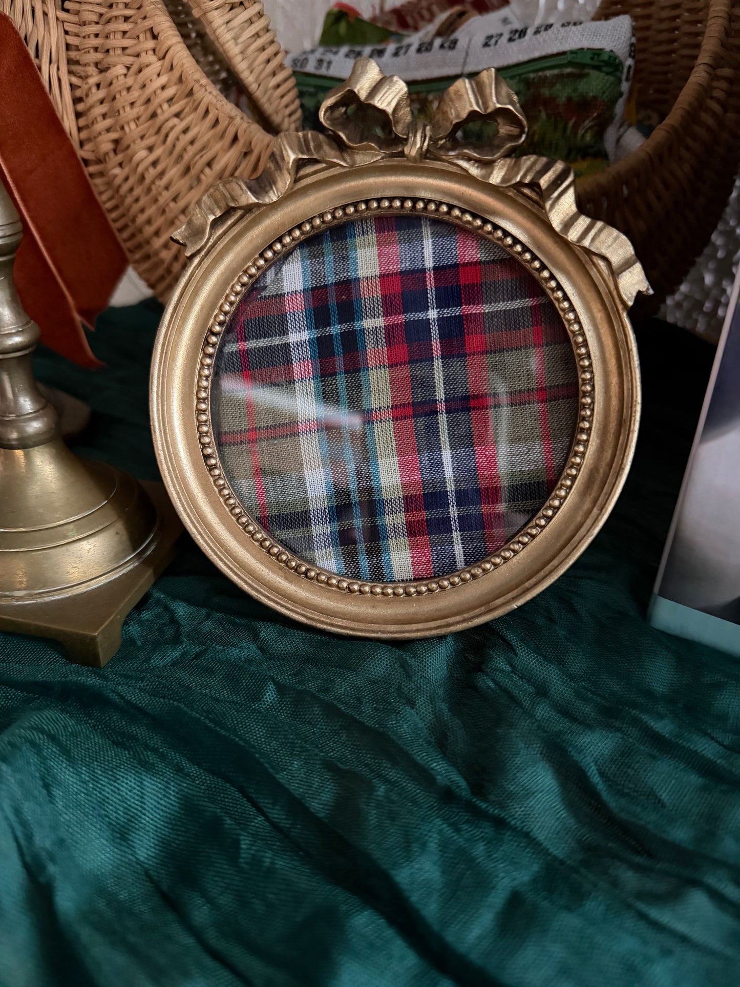 Mini round checkered frame