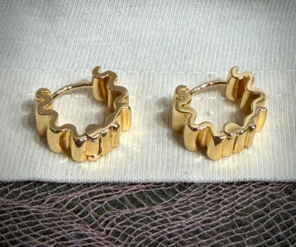 Wavy Medium Hoops