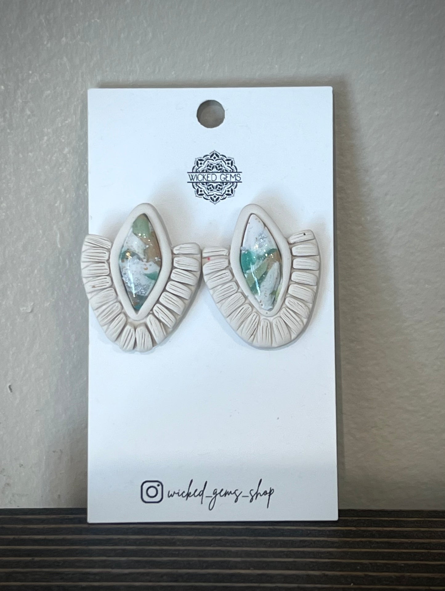 Beachy Stone Stud