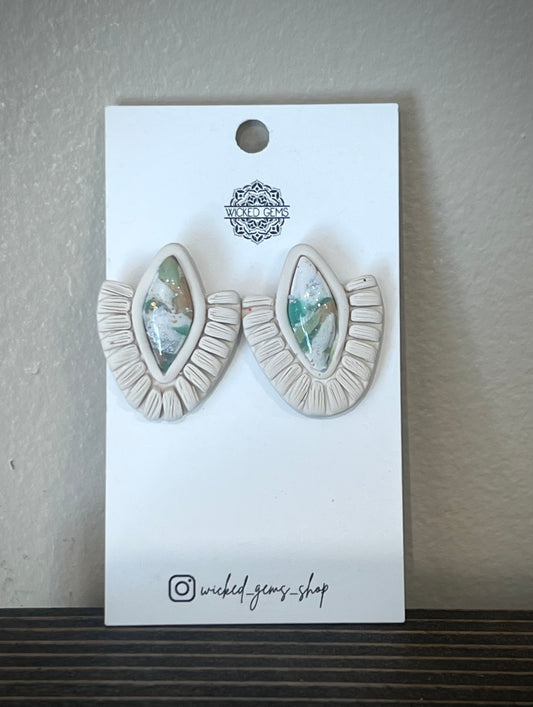Beachy Stone Stud