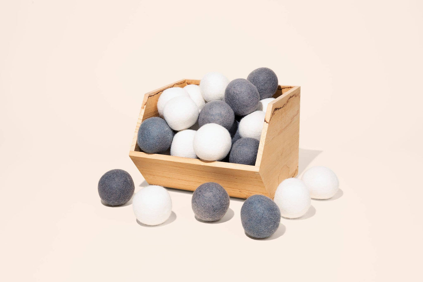 Set of 6 Organic Wool Dryer Balls / White