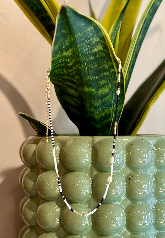 Black & White / Beaded Necklace