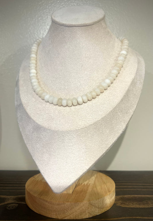 Beaded Necklace / creamy jade